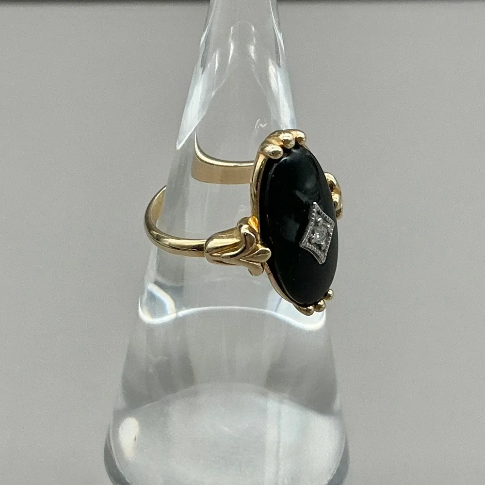 Avon Ring 1983 Victorian Collection Black Stone Rhinestone Gold Tone Size 7